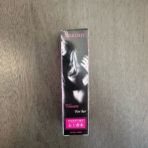 venom pheromone roller perfume smells so good!